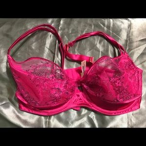 😍 Cacique 38DD Fuschia w/ lace bra😍